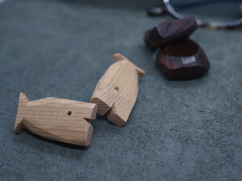 Mother cooked curry rice, a pair of gentle shark wood carving safety pin brooch - Badges & Pins - Wood Khaki