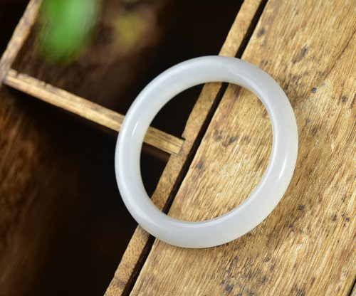 一念之間 天然和田玉羊脂玉手鐲 圈口57mm 玉質細膩溫潤