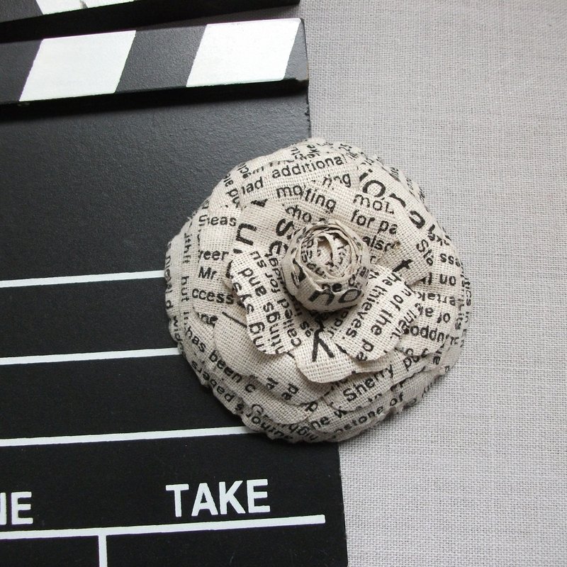 Camellia flower brooch made of cotton fabric with newspaper print - 胸針 - 棉．麻 白色
