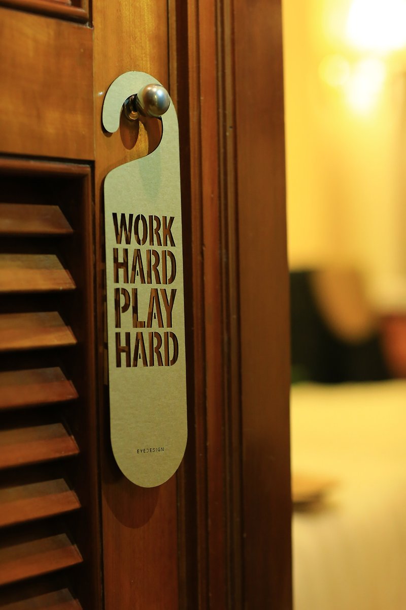 [EyeDesign sees the design] One sentence door hanger "WORK HARD PLAY HARD" D23 - Items for Display - Wood Brown