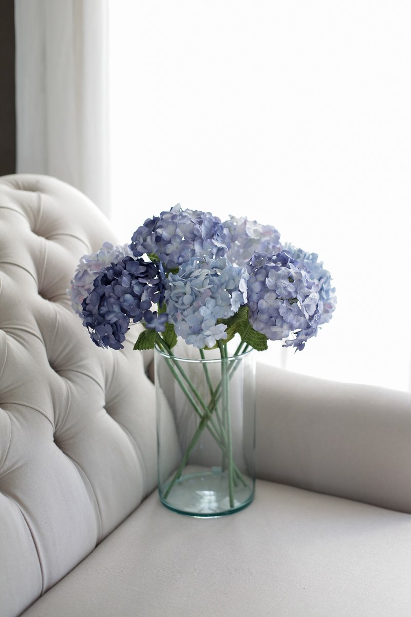 PRM011 : ดอกไฮเดรนเยียสำหรับตกแต่งบ้าน เซ็ทดอกไม้พร้อมตกแต่งแจกัน ในโทนสีฟ้า - ของวางตกแต่ง - กระดาษ สีน้ำเงิน