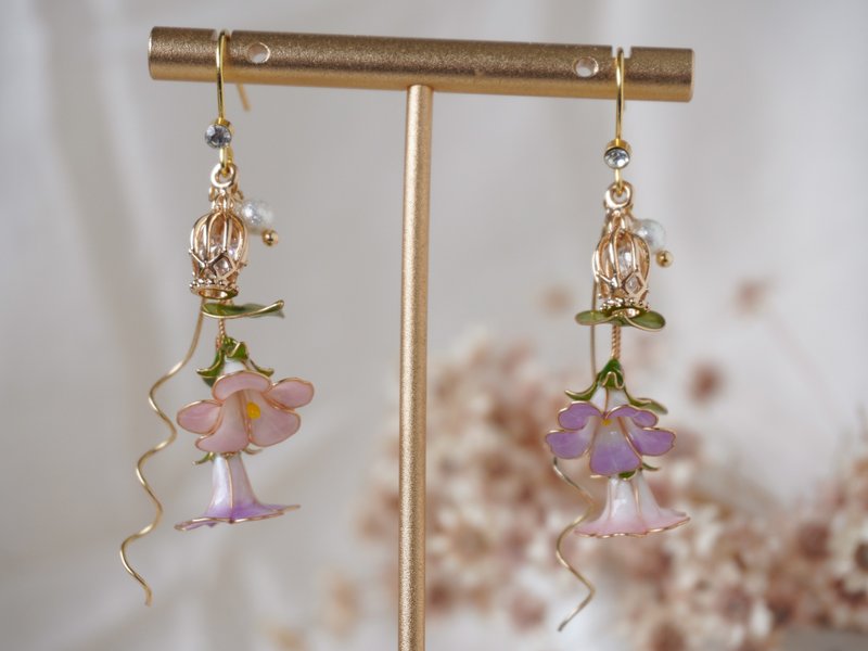 [Pink and purple morning glory] Handmade original earrings Bronze resin wedding gift New Year gift - Earrings & Clip-ons - Resin Multicolor