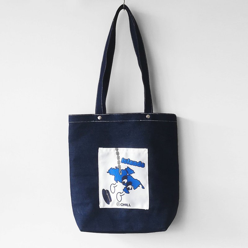 Plus 1 x CHI Island CUBE Indigo Denim Tote Bag - กระเป๋าถือ - ผ้าฝ้าย/ผ้าลินิน สีน้ำเงิน
