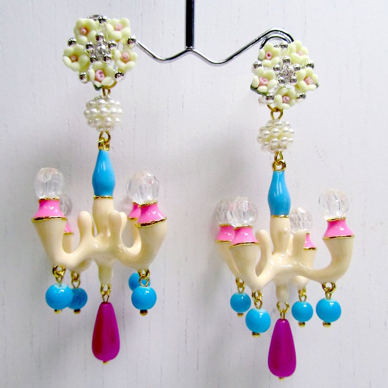 TIMBEE LO signature style giant chandelier earrings colorful rainbow crystal lamp gorgeous dress - ต่างหู - โลหะ หลากหลายสี