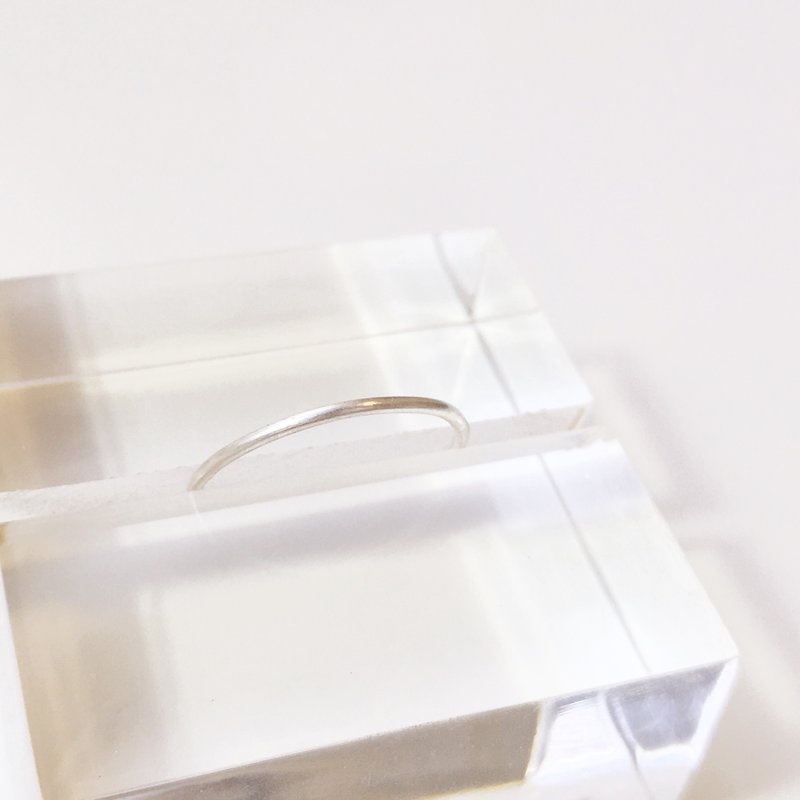 簡約925純銀戒指 幼戒 疊戒 一線戒 - 戒指 - 純銀 銀色