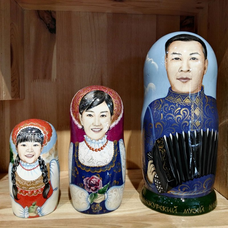 A portrait on a matryoshka doll is the best gift! Portrait matryoshka to order. - 玩偶/公仔 - 木頭 多色