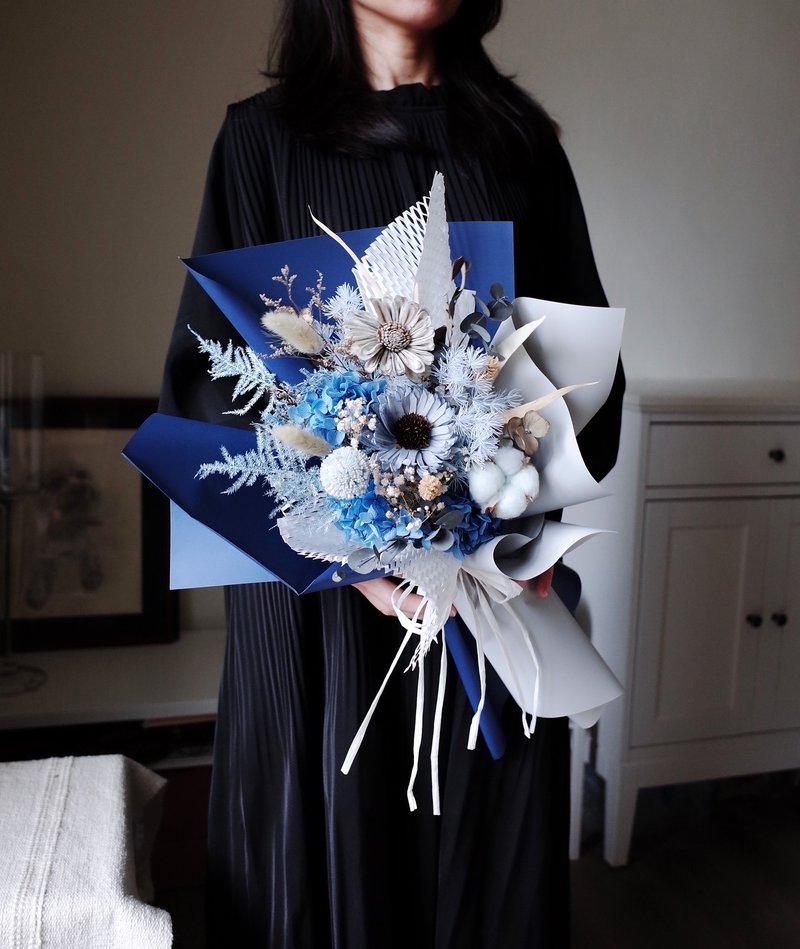 Graduation bouquet intellectual blue shape packaging dry immortal bouquet fast shipping - ช่อดอกไม้แห้ง - พืช/ดอกไม้ สีน้ำเงิน