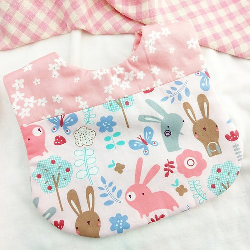 QQ rabbit 手工嬰幼兒精品 彌月禮盒 灰粉兔兔-粉紅底。圍兜 口水巾 (可繡名字)