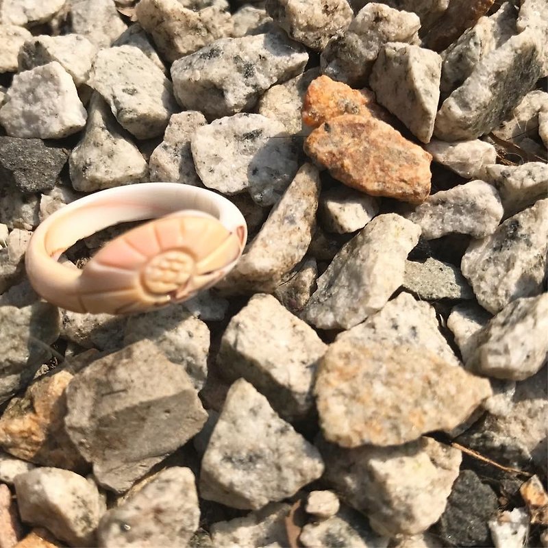 【迷子】天然石バイモ彫り花輪 - リング - 宝石 ホワイト