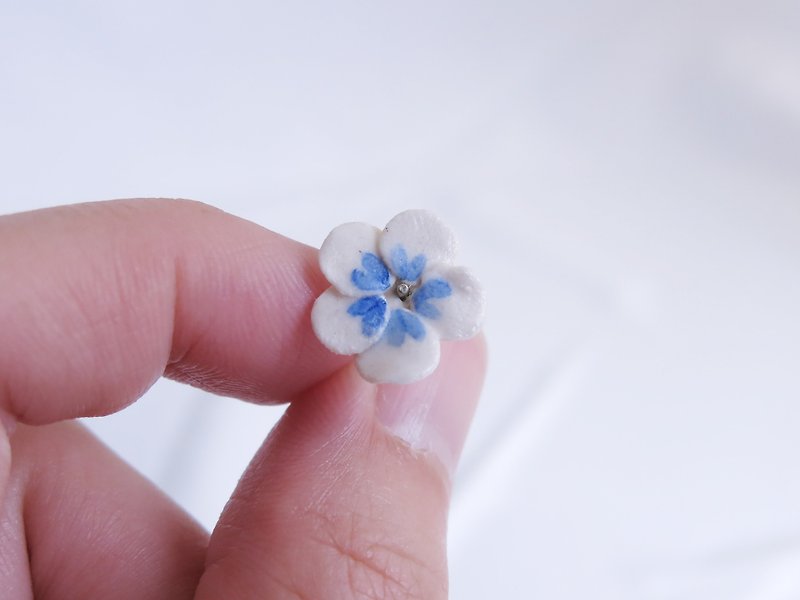 Fleur du Prunier白瓷純銀耳環/白 - 耳環/耳夾 - 瓷 白色