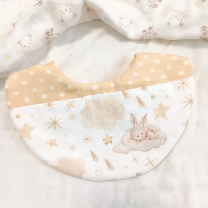 Dream Bunny. Bib without hemming (name can be embroidered) - ผ้ากันเปื้อน - ผ้าฝ้าย/ผ้าลินิน สีกากี