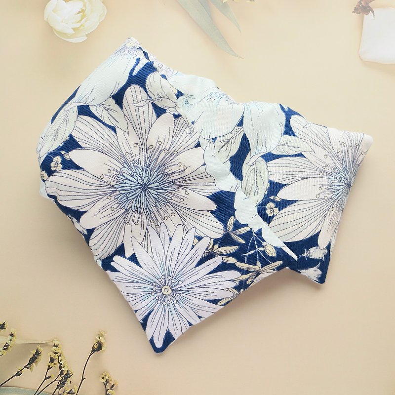 Cloth imported from Japan [Blooming Blue Flower] hot compress eye mask universal shoulder hot pad - Other - Cotton & Hemp Blue