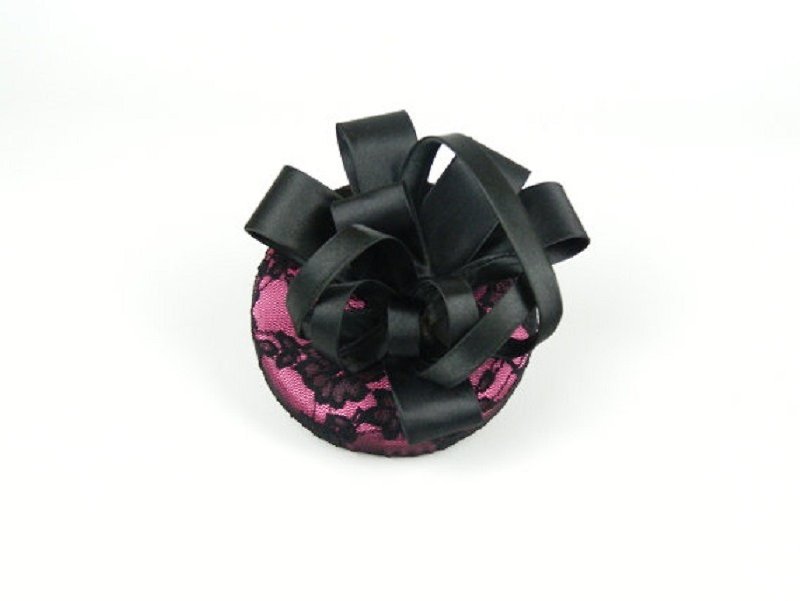 SALE Pillbox Hat Fascinator Headpiece in Pink Lace with Satin Black Flower Bow - เครื่องประดับผม - วัสดุอื่นๆ สีดำ