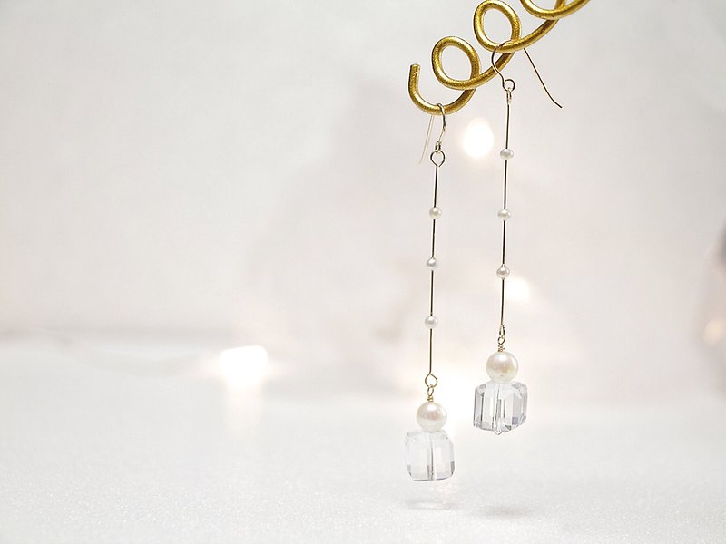 14kgf- Crystal snowing pierced earrings(can change to clip-on) - ピアス・イヤリング - 宝石 ホワイト