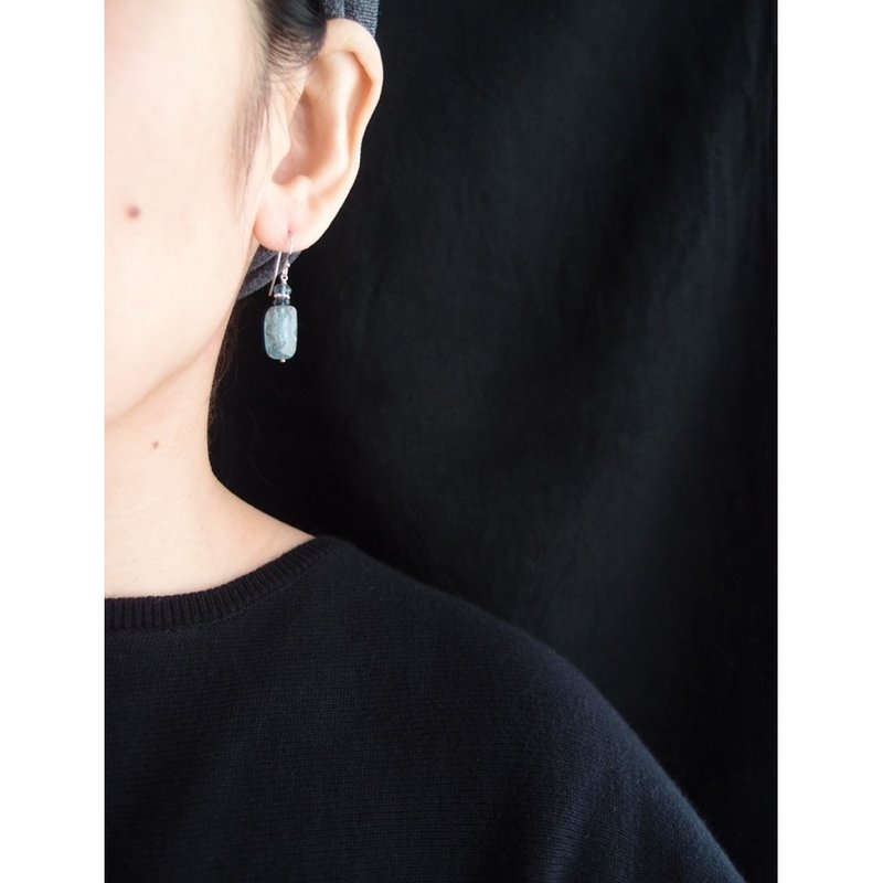【SV】SkyBlueKyanite × LondonBlueTopaz カイヤナイトピアス Rectangle - 耳環/耳夾/耳骨夾 - 寶石 藍色