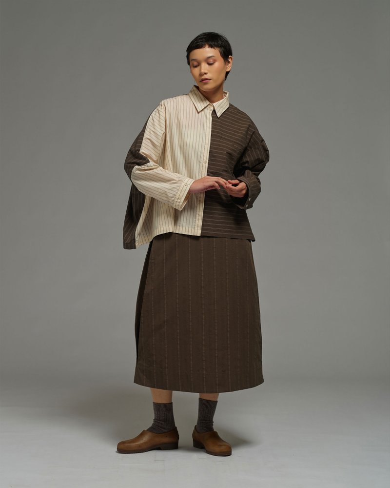 Unisex: Asymmetrical Shirt (Brown Stripe) - 女襯衫 - 棉．麻 多色