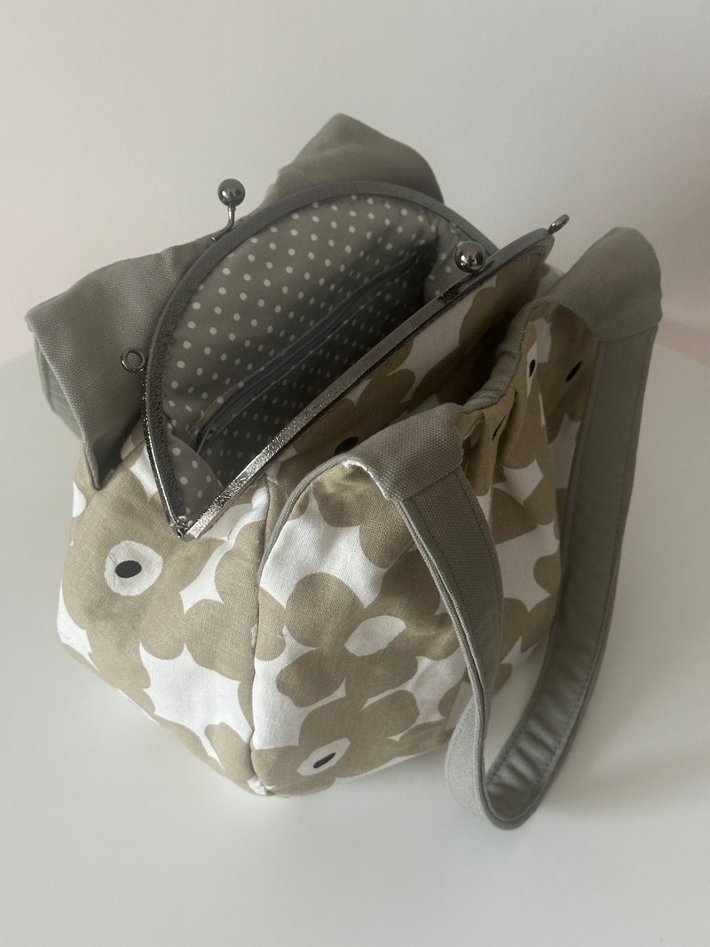 Milk Tea Ou Lai Japanese Flower Three- Kiss Lock Bag Shoulder Bag - Messenger Bags & Sling Bags - Cotton & Hemp Khaki