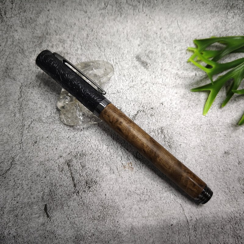 黃金樟木 原木 手工筆 鋼珠筆( 浮雕花款) - 鋼筆 - 木頭 