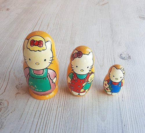 RetroRussia Hello Kitty small Russian matryoshka wooden nesting dolls 3 pieces