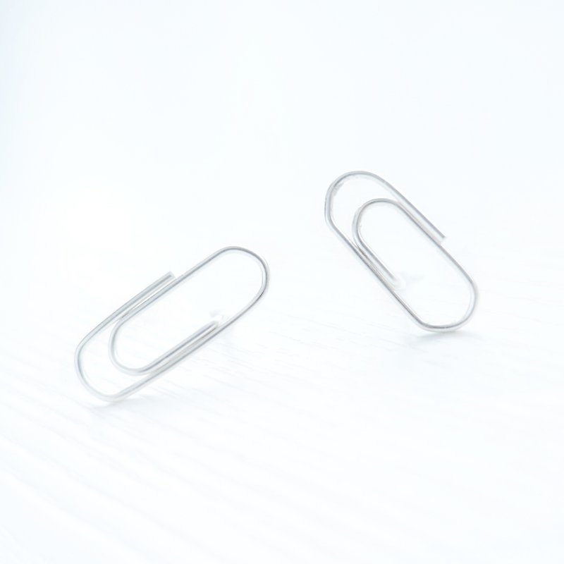 PAPER CLIPS文具系列 -  單只手工純銀耳環迴紋針萬字夾文具 - 耳環/耳夾 - 其他金屬 銀色