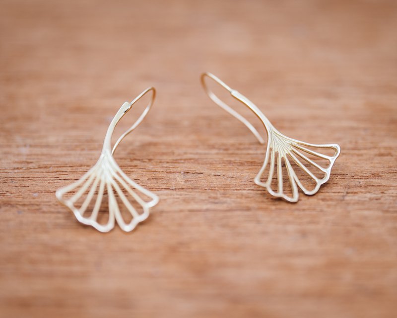 18K -Gingko outline hook earrings - post earrings - Made in Japan - Gingko leaf - Earrings & Clip-ons - Precious Metals Gold