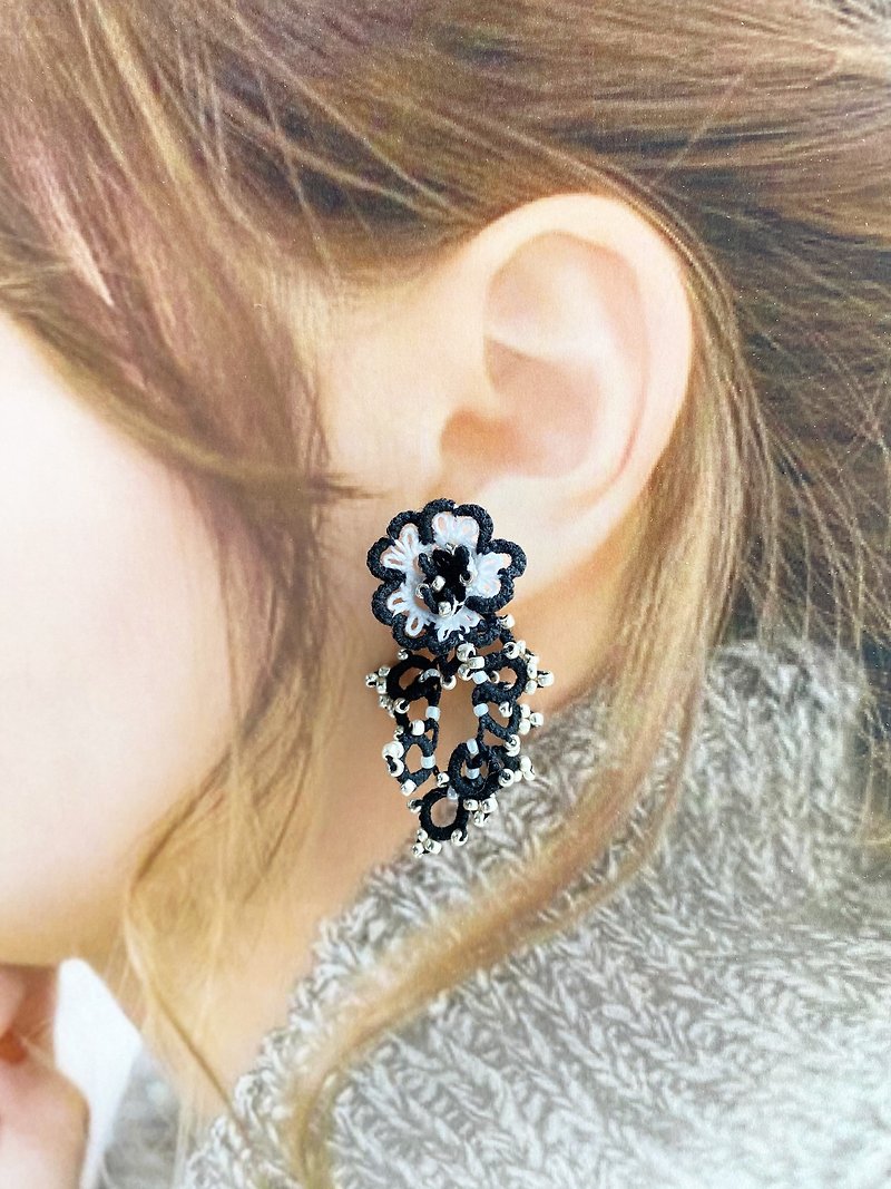 Noble black and white flowers and detachable earrings (3 styles can be combined) - Earrings & Clip-ons - Thread Black
