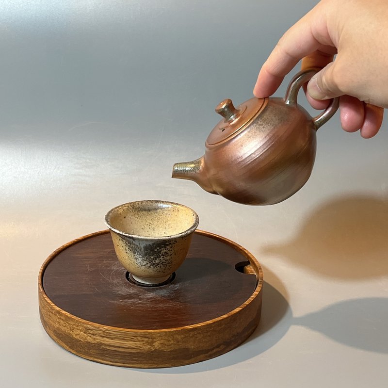 柴燒古樸落灰金彩茶壺 / 小平凡手作 - 茶壺/茶杯/茶具 - 陶 