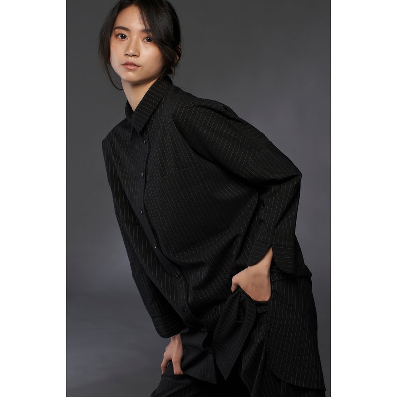 Black Striped Drop Shoulder Long Shirt - Fabric Made in Japan - เสื้อเชิ้ตผู้หญิง - เส้นใยสังเคราะห์ สีดำ