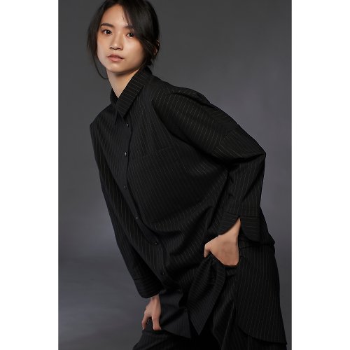 另想法設計 By Gary Lin 黑色條紋落肩長版襯衫-日本製布料
