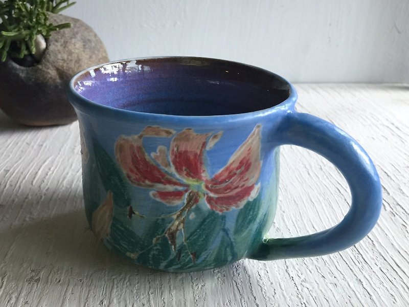Angel wings. Deer Lily Flower Description_Ceramic Mug - แก้วมัค/แก้วกาแฟ - ดินเผา สีน้ำเงิน