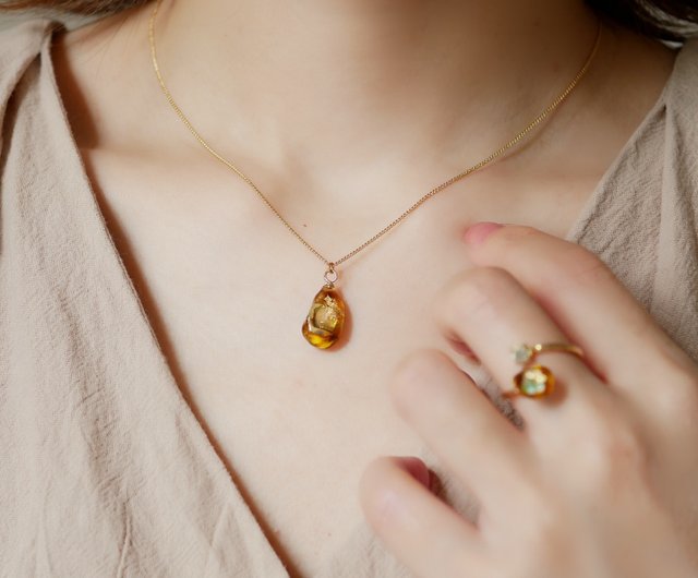 べっ甲風ガラスと本物貝殻のjewelryネックレス - ショップ