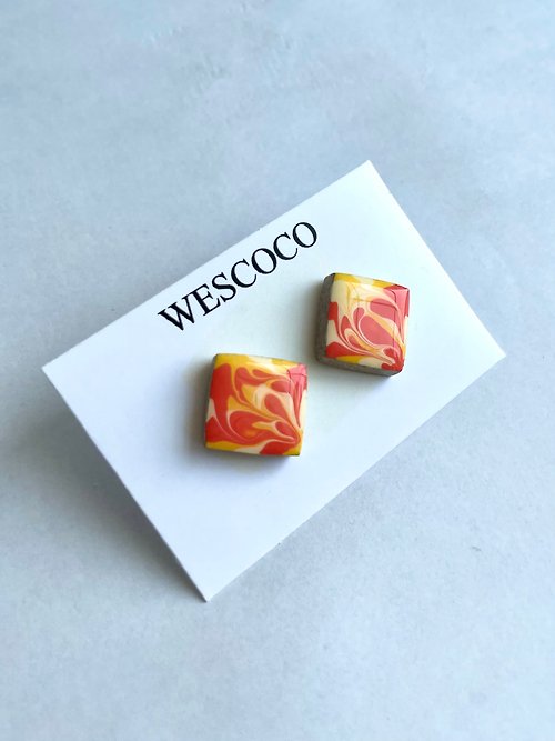 wescoco ビタミンカラーの四角い陶土ピアス・イヤリング