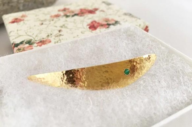 Dragonfly feather ◇ Brass + emerald brooch - เข็มกลัด - โลหะ 