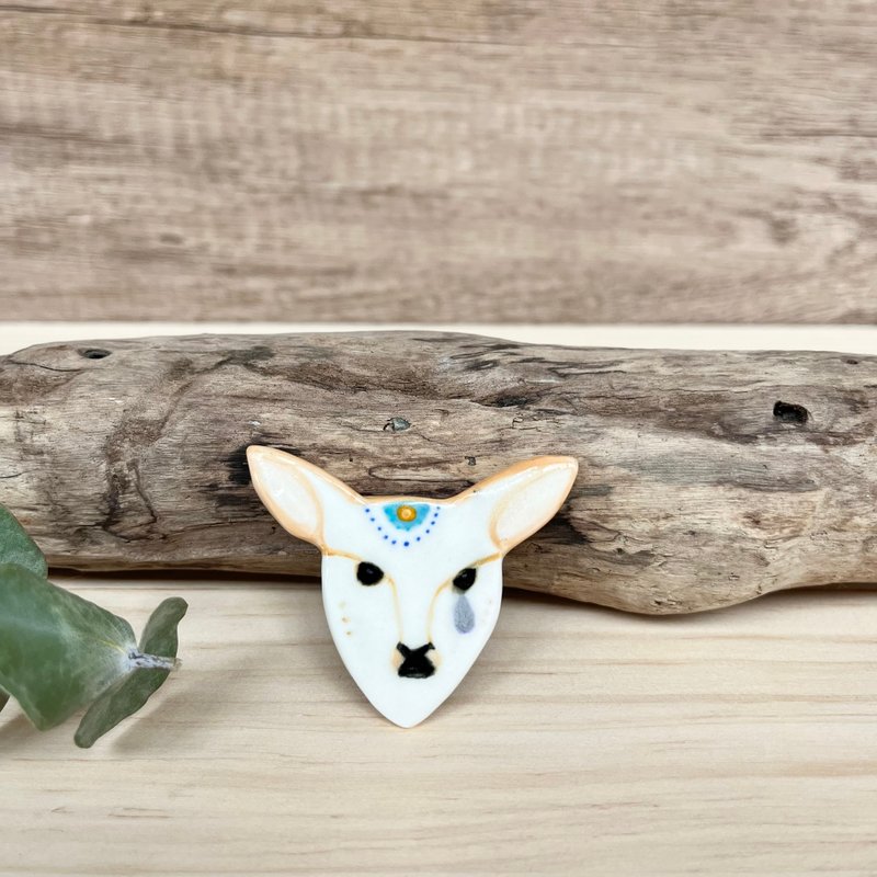 A Lu Crying Deer Pottery Pin/Hand-painted Original Only One Piece - เข็มกลัด - ดินเผา หลากหลายสี