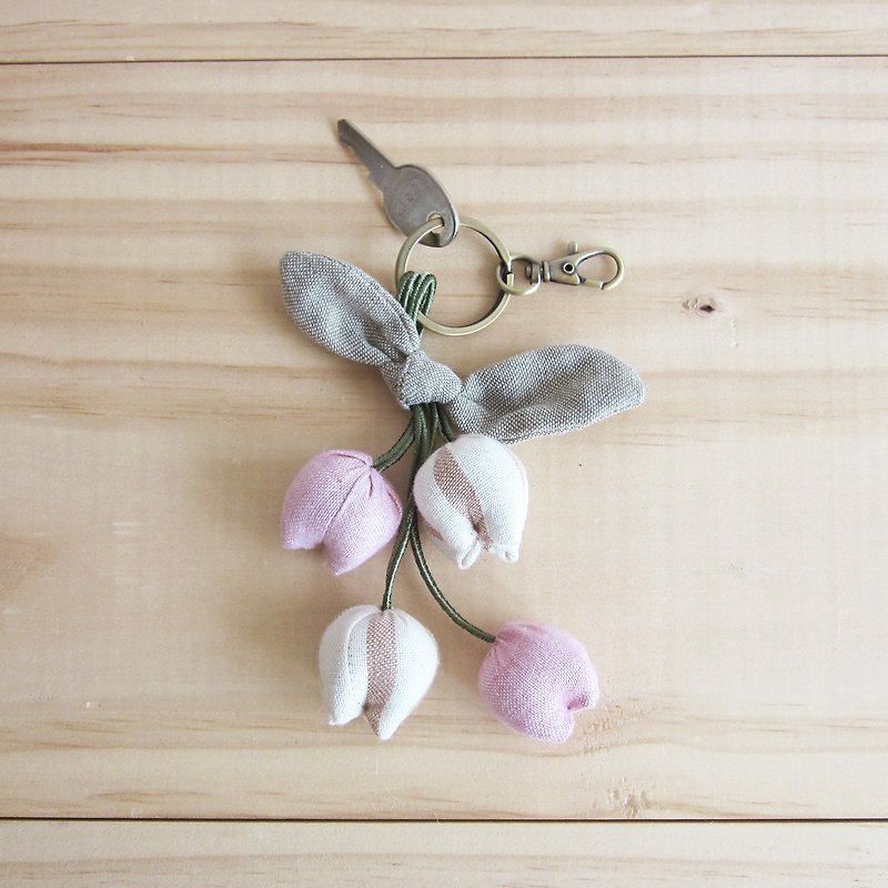 Handmade Four Tulips Key Chains Botanical Dyed Cotton  - ที่ห้อยกุญแจ - ผ้าฝ้าย/ผ้าลินิน 