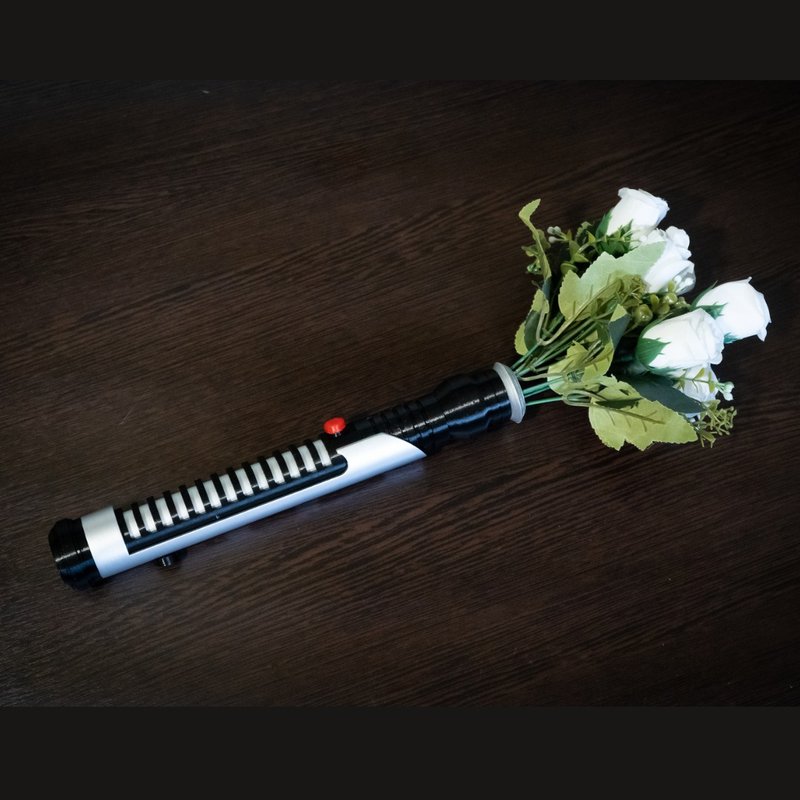 Qui-Gon Jinn's lightsaber Bouquet Holder | star wars wedding - ช่อดอกไม้แห้ง - พลาสติก สีเงิน