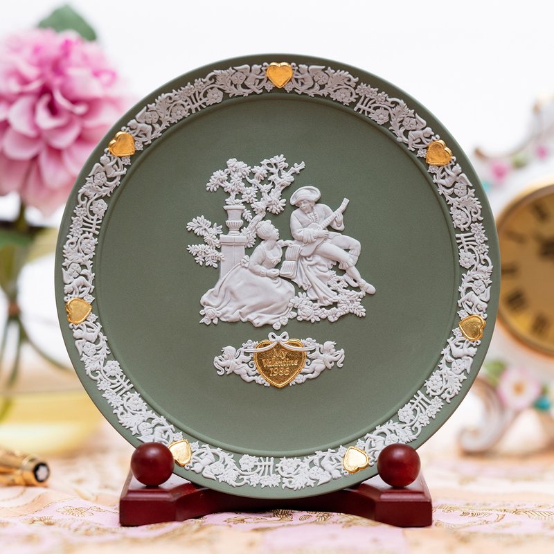 British made wedgwood relief jasper 1986 lover plate ceramic plate birthday wedding plate true love gold heart version - Items for Display - Porcelain 