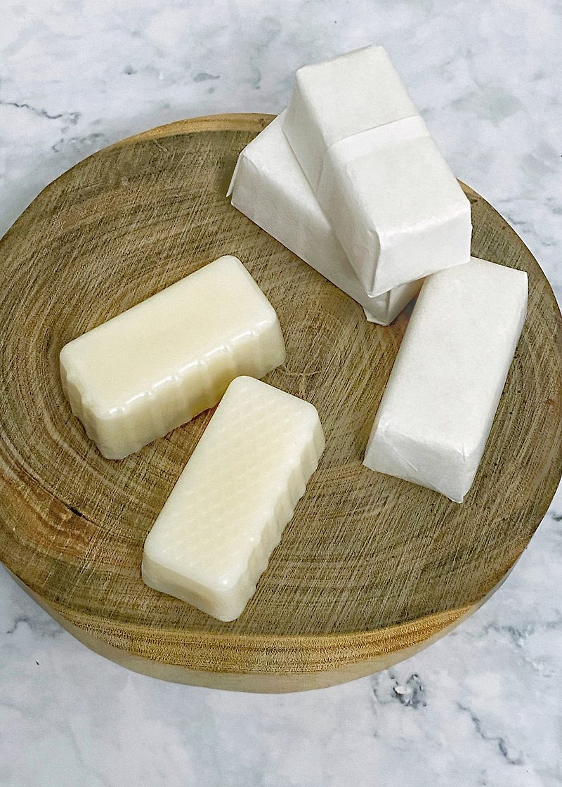 Intensive Cleansing | Coconut Oil Household Craft Soap | Small Pack of 4 - สบู่ - พืช/ดอกไม้ ขาว