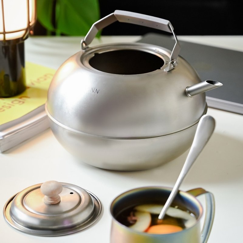 Pure titanium kettle apple kettle 3000ml large kettle (cooking Chinese medicine/ floral tea is not easy to leave odor) - Pitchers - Other Metals 