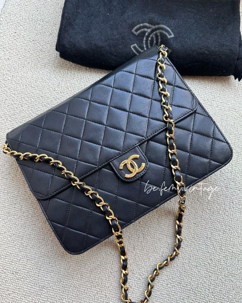 Second-hand Chanel black envelope bag - Messenger Bags & Sling Bags - Genuine Leather Black