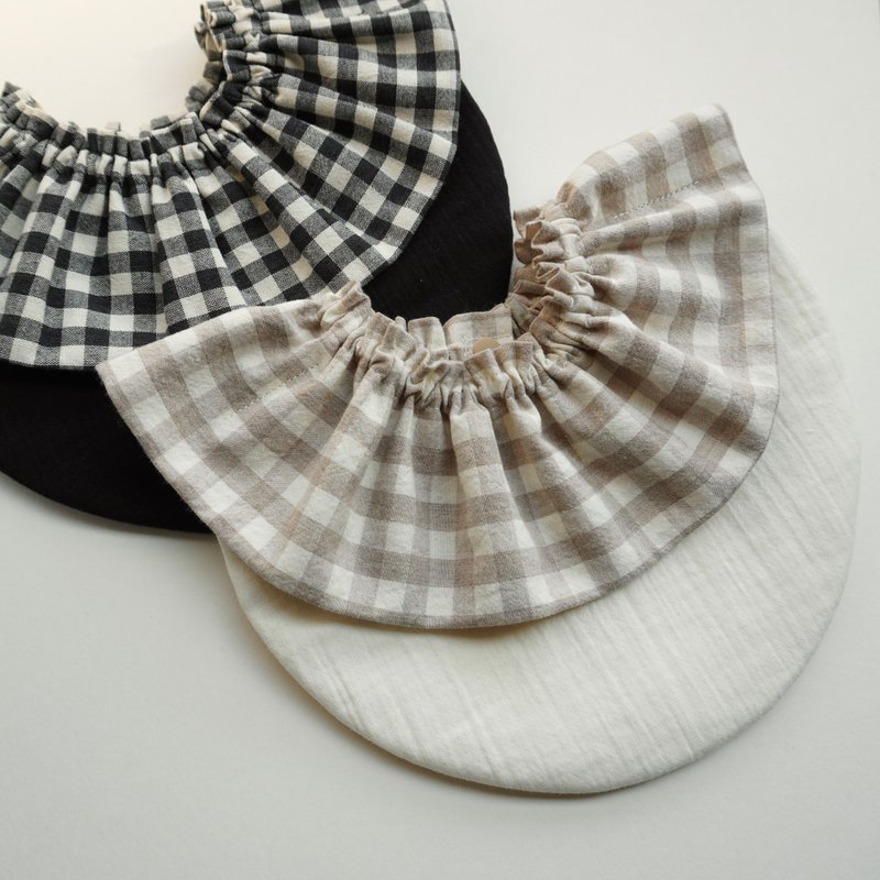 Plaid ruffle collar bib - ผ้ากันเปื้อน - ผ้าฝ้าย/ผ้าลินิน 