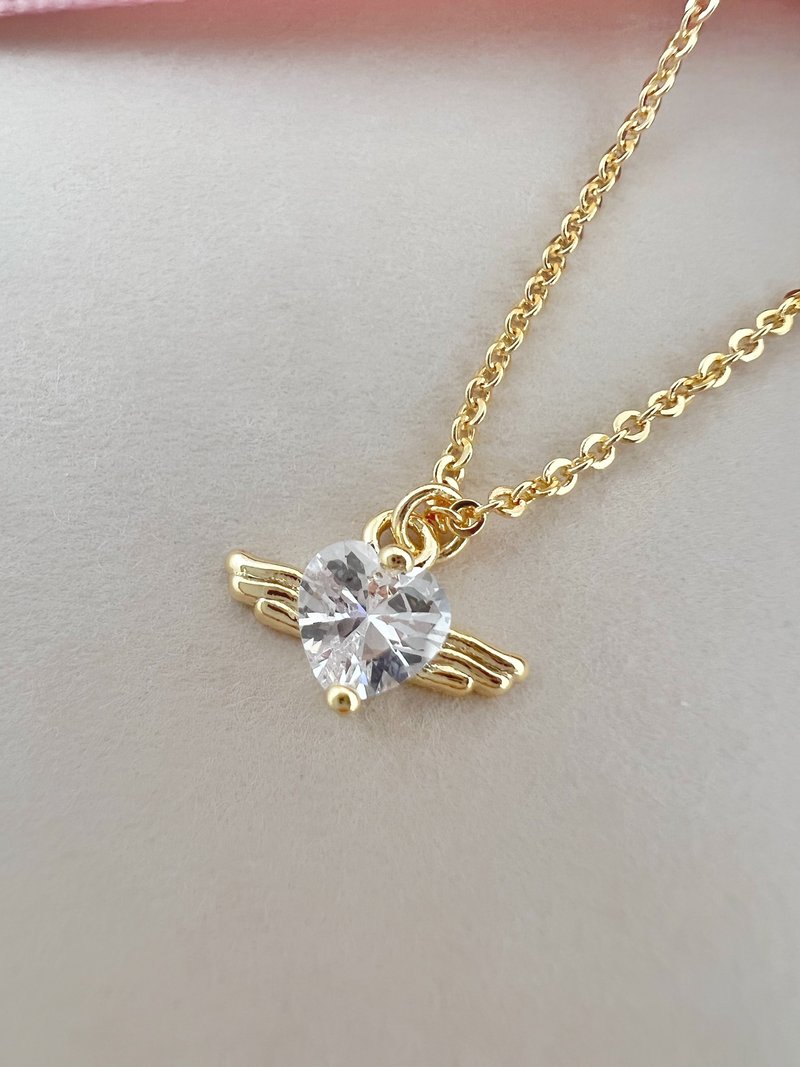 【Delicate Gift Box】Spread Wings Love Necklace 18KGF-Flying Kiss #Cute Zirconia W - Necklaces - Other Metals Gold