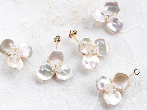 A.N 14kgf-freshwater pearl flower pierced earrings