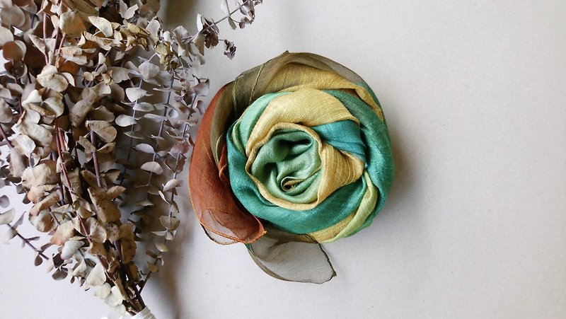 知染生活-天然植物染竹節絲棉圍巾/新綠 - 絲巾 - 絲．絹 