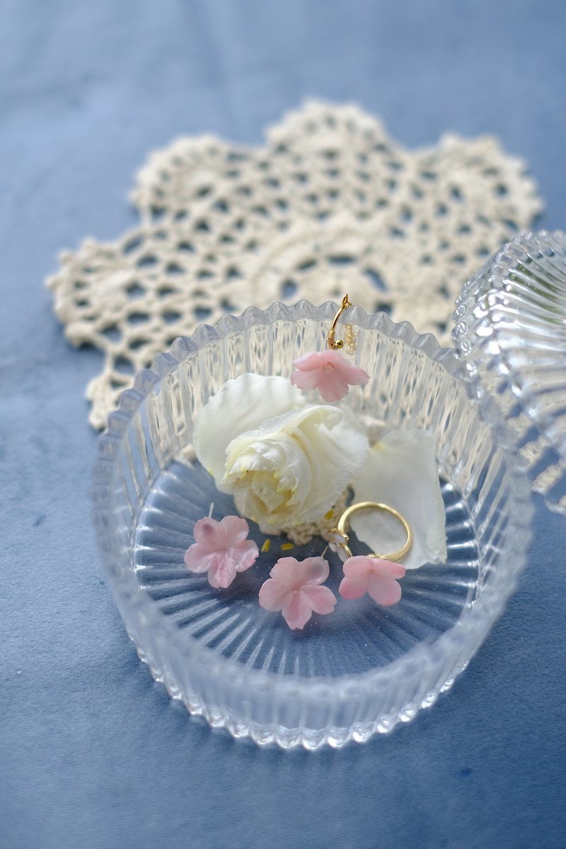 Handmade Cherry Blossom Hydrangea Ring One 890 Customizable Color Clay Floral Original Design - แหวนทั่วไป - ดินเหนียว สึชมพู