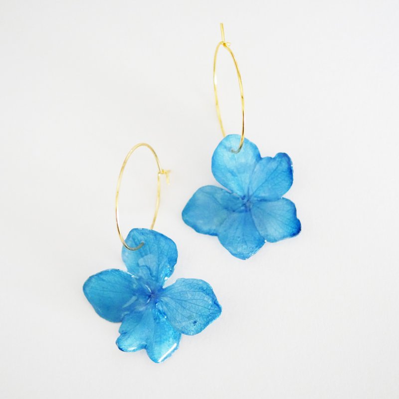 紫陽花フープ ピアス/イヤリング指定可能 P-108-BU - 耳環/耳夾/耳骨夾 - 樹脂 藍色