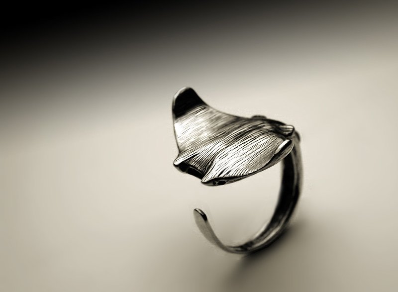 魟魚銀戒指 - 戒指 - 其他金屬 銀色