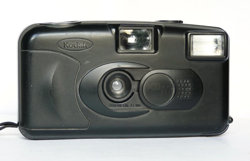 Kodak KB10 point&shoot film camera 35mm with strap - 相機/拍立得/底片相機 - 塑膠 黑色
