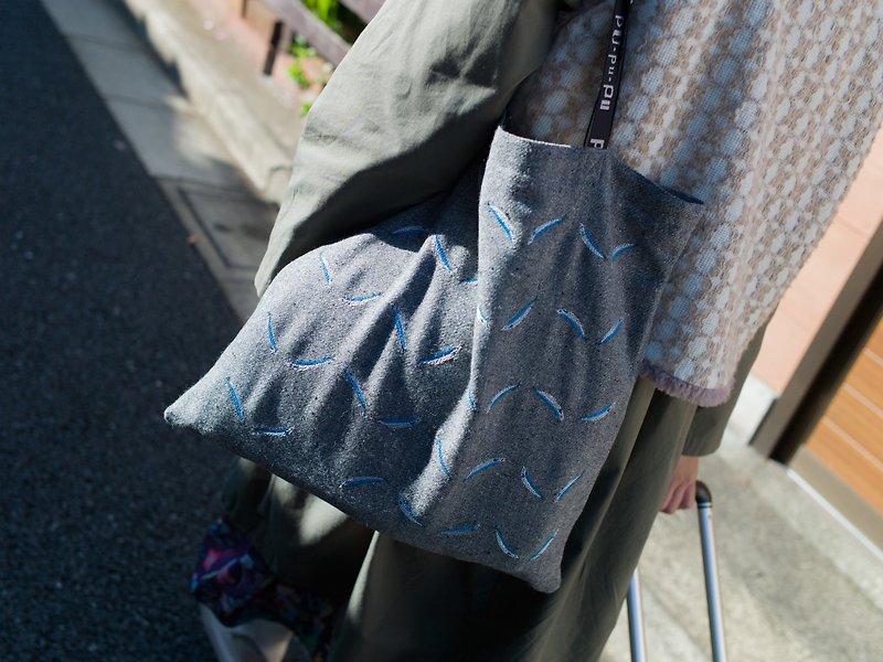 Embroidery tote bag sword fish - Handbags & Totes - Wool Gray