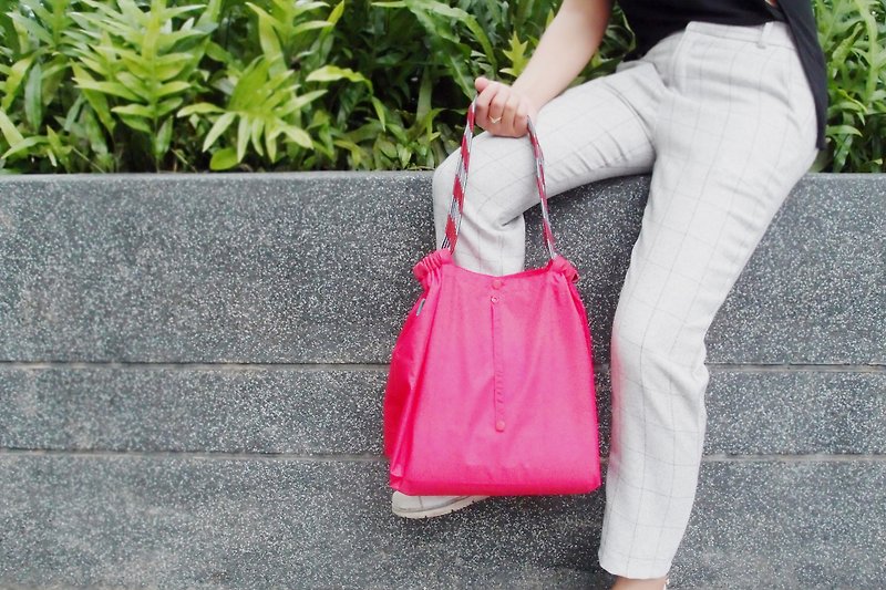 Medium Informal: R-bag Shocking Pink  *With options for strap* - 手袋/手提袋 - 尼龍 